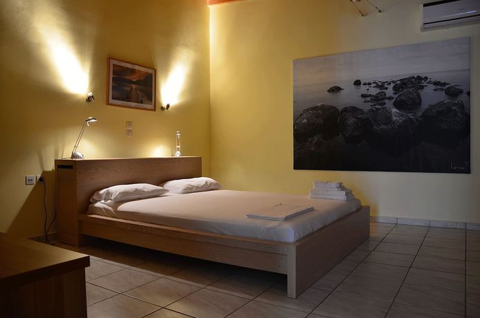 Imagen de la habitación del Hotel Saron, Lavreotiki. Foto 15