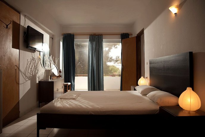 Imagen de la habitación del Hotel Saron, Lavreotiki. Foto 16