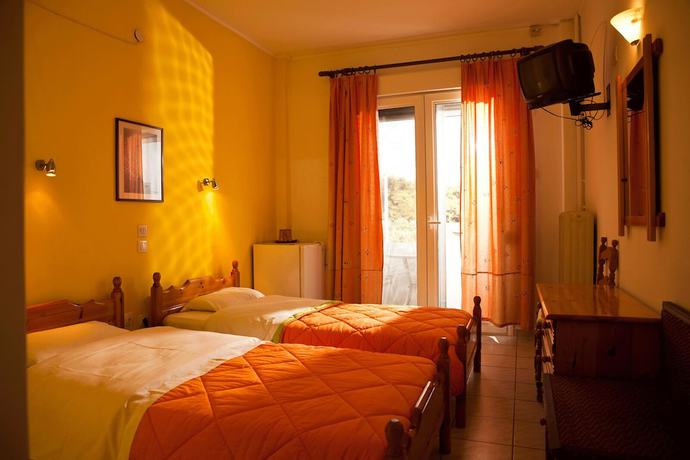 Imagen de la habitación del Hotel Saron, Lavreotiki. Foto 18