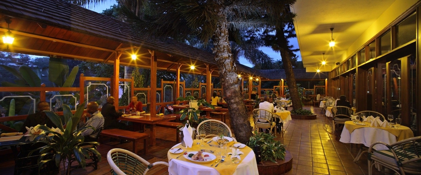 Imagen del bar/restaurante del Hotel Sarova Panafric. Foto 3