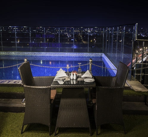 Imagen de la piscina del Hotel Sarovar Portico Jaipur. Foto 19