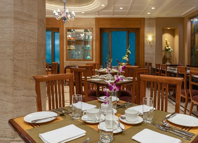 Imagen del bar/restaurante del Hotel Sarovar Portico Kalupur Ahmedabad. Foto 22