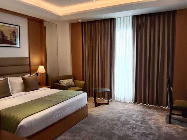 Imagen de la habitación del Hotel Sarovar Portico Sonipat. Foto 12
