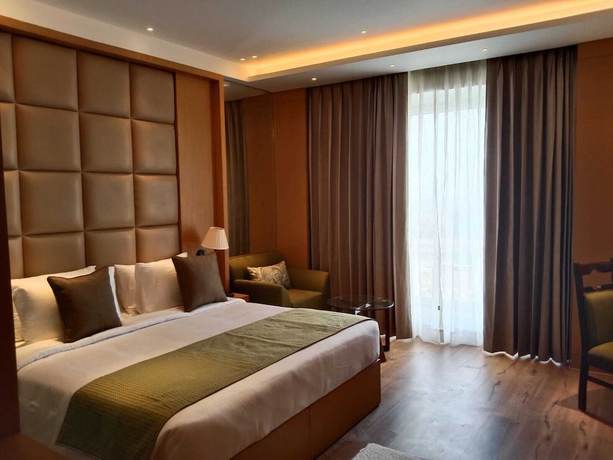 Imagen de la habitación del Hotel Sarovar Portico Sonipat. Foto 16