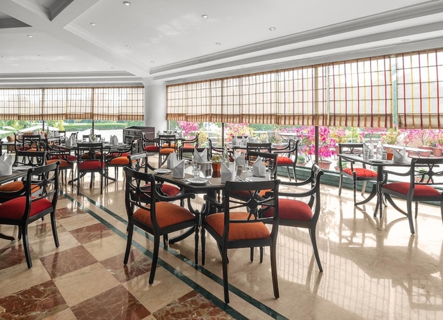 Imagen del bar/restaurante del Hotel Sarovar Portico Surajkund Faridabad. Foto 2