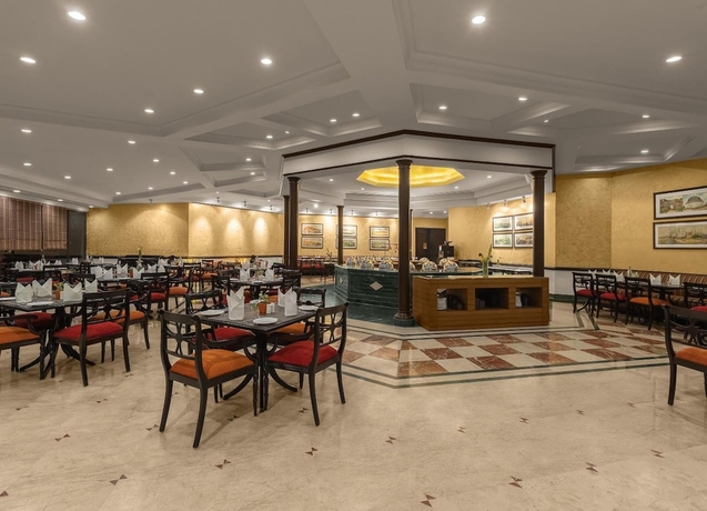 Imagen del bar/restaurante del Hotel Sarovar Portico Surajkund Faridabad. Foto 4