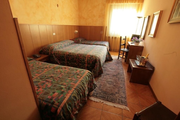 Imagen de la habitación del Hotel Sarre. Foto 7