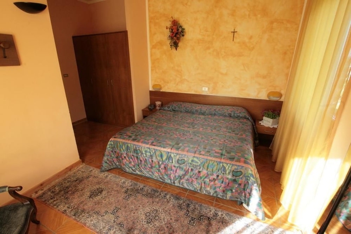 Imagen de la habitación del Hotel Sarre. Foto 11