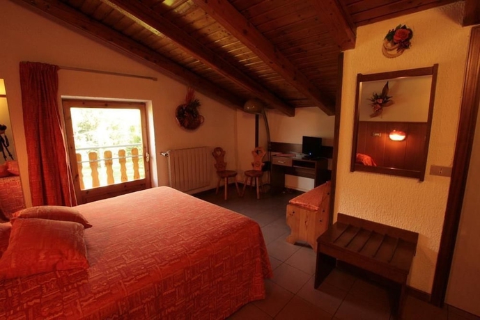 Imagen de la habitación del Hotel Sarre. Foto 16