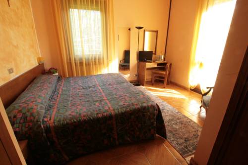 Imagen de la habitación del Hotel Sarre. Foto 7