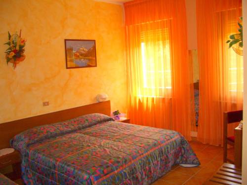 Imagen de la habitación del Hotel Sarre. Foto 10