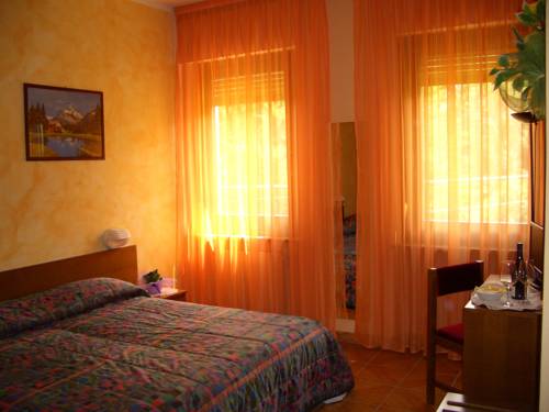 Imagen de la habitación del Hotel Sarre. Foto 12