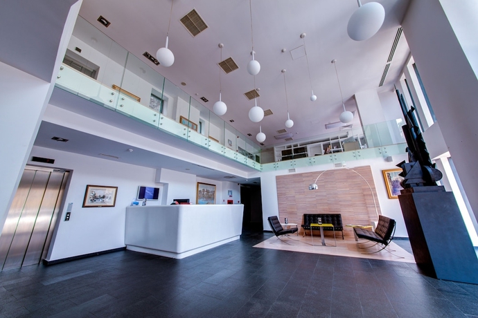 Imagen de los interiores del Hotel Sarroglia. Foto 19