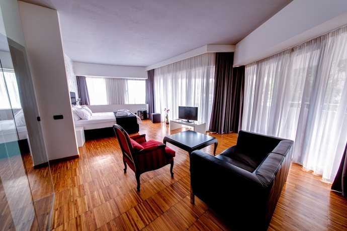 Imagen de la habitación del Hotel Sarroglia. Foto 13