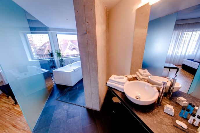 Imagen de la habitación del Hotel Sarroglia. Foto 16