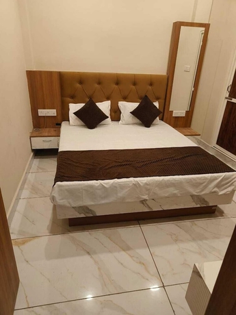 Imagen de la habitación del Hotel Sarthak Palace. Foto 3