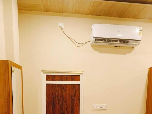 Imagen de la habitación del Hotel Sarthak Palace. Foto 4