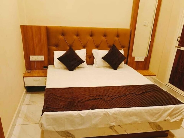 Imagen de la habitación del Hotel Sarthak Palace. Foto 9