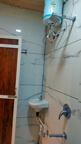 Imagen de la habitación del Hotel Sarthak Palace. Foto 10