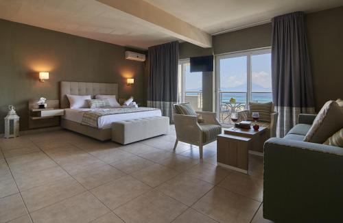 Imagen de la habitación del Hotel Sarti Beach. Foto 8