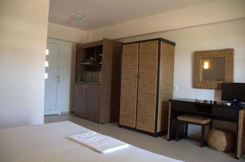 Imagen de la habitación del Hotel Sarti Beach. Foto 10