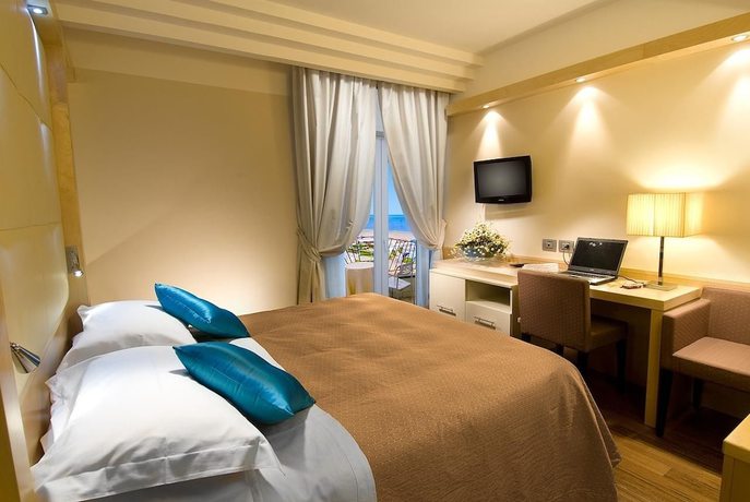 Imagen de la habitación del Hotel Sarti. Foto 3
