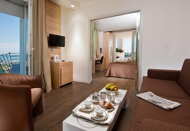 Imagen de la habitación del Hotel Sarti. Foto 5