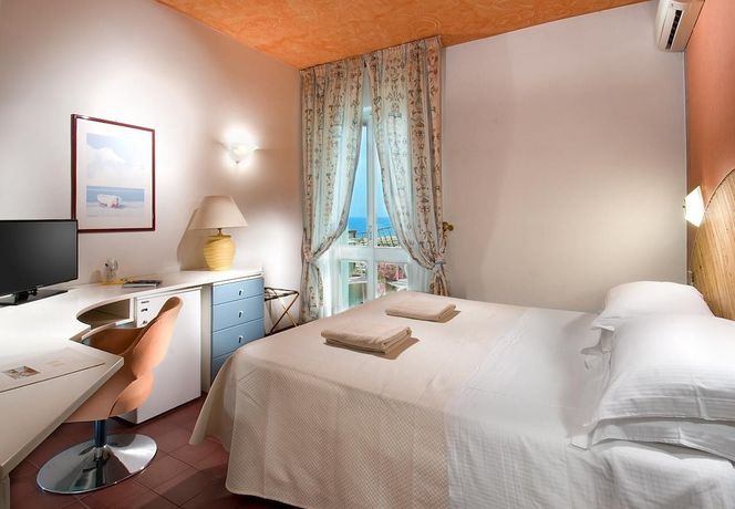 Imagen de la habitación del Hotel Sarti. Foto 9
