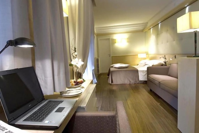 Imagen de la habitación del Hotel Sarti. Foto 10