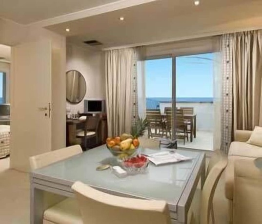 Imagen de la habitación del Hotel Sarti. Foto 11