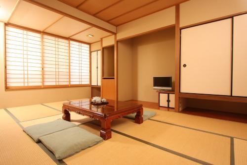 Imagen de la habitación del Hotel Sarusawaike Yoshidaya. Foto 9