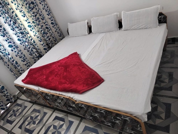 Imagen de la habitación del Hotel Sarvaheet. Foto 10