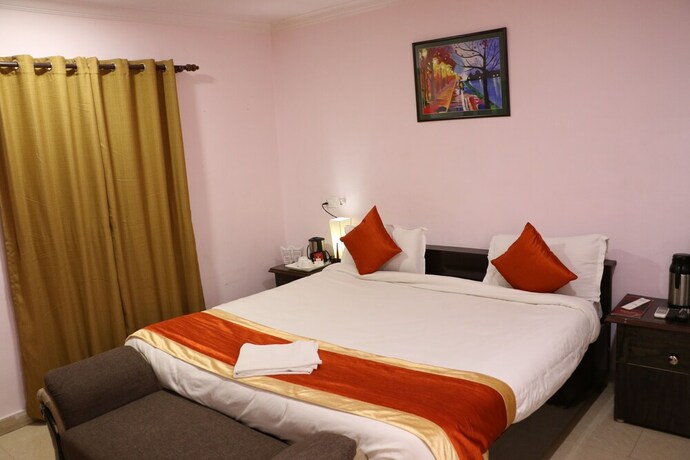 Imagen de la habitación del Hotel Sarweshwary. Foto 22