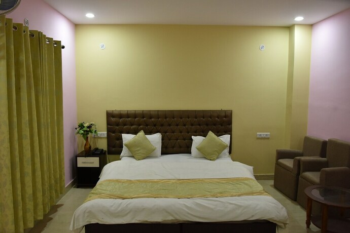 Imagen de la habitación del Hotel Sarweshwary. Foto 28