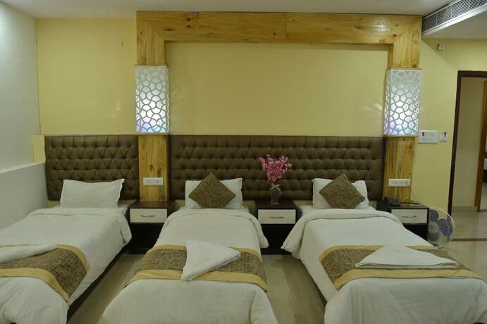 Imagen de la habitación del Hotel Sarweshwary. Foto 35