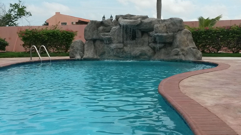 Imagen de la piscina del Hotel Sasaki Apartments. Foto 12