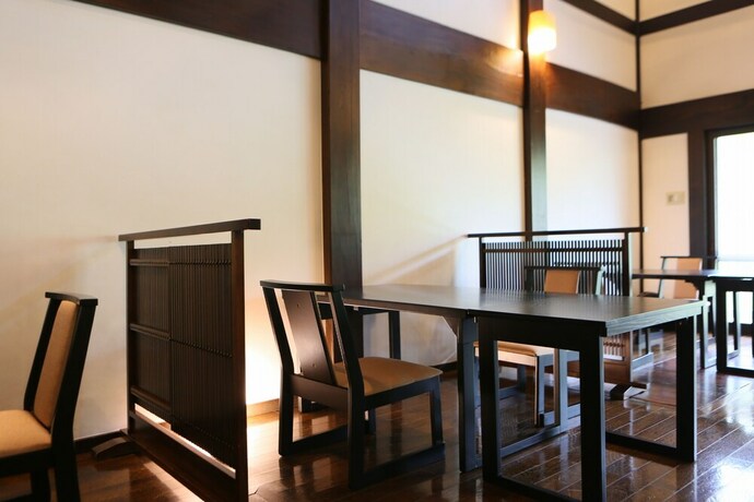 Imagen del bar/restaurante del Hotel Sasaya. Foto 11