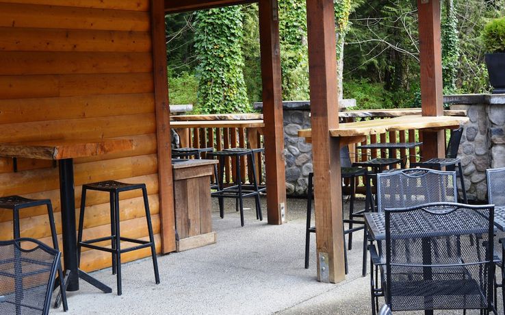 Imagen del bar/restaurante del Hotel Sasquatch Inn. Foto 8