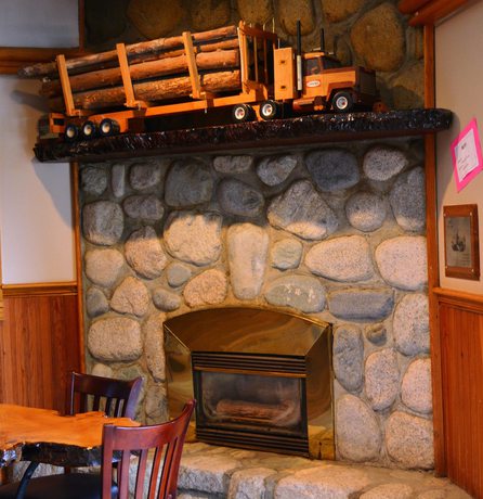 Imagen de los interiores del Hotel Sasquatch Inn. Foto 17