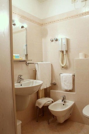 Imagen de la habitación del Hotel Sassella. Foto 3