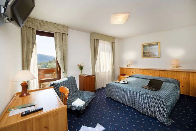 Imagen de la habitación del Hotel Sassella. Foto 4