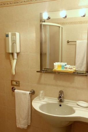 Imagen de la habitación del Hotel Sassella. Foto 11
