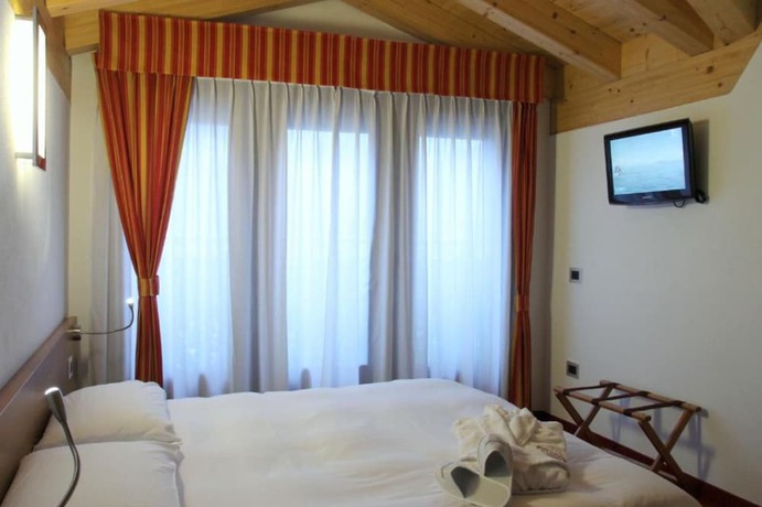 Imagen de la habitación del Hotel Sassella. Foto 16