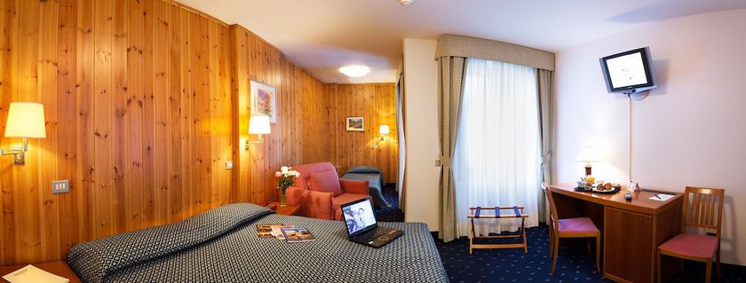 Imagen de la habitación del Hotel Sassella. Foto 17
