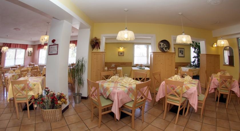 Imagen del bar/restaurante del Hotel Sassleng. Foto 2