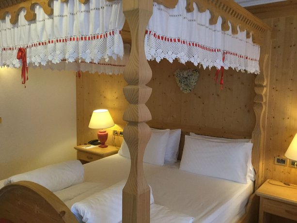 Imagen de la habitación del Hotel Sassongher. Foto 10