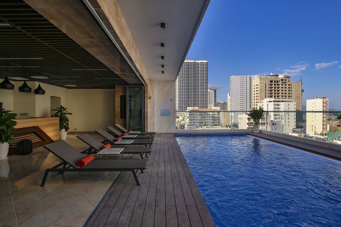 Imagen de la piscina del Hotel Sata. Foto 18