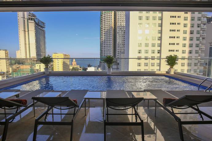 Imagen de la piscina del Hotel Sata. Foto 19