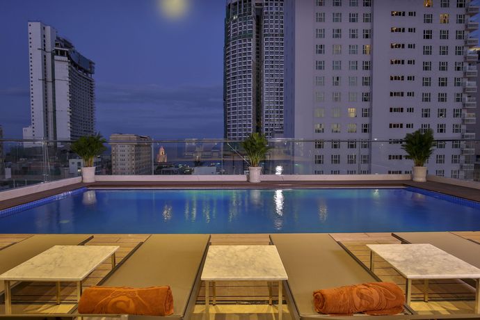 Imagen de la piscina del Hotel Sata. Foto 20