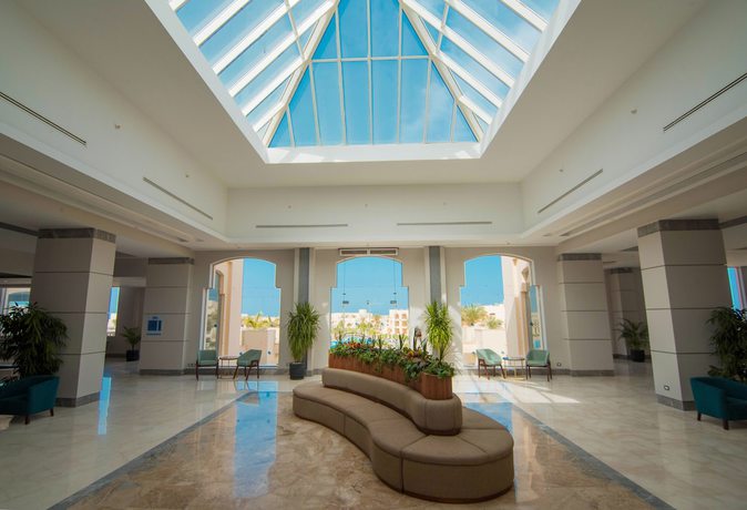 Imagen del bar/restaurante del Hotel Sataya Resort Marsa Alam. Foto 2